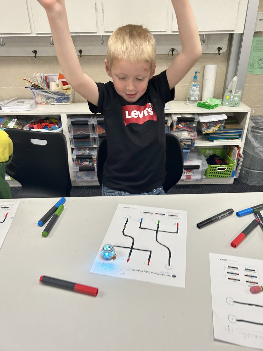 jennasaurustech's tweet photo. My kindergarten STEM classes have been working through the introduction to color code activities from @Ozobot ! https://t.co/vqdSJPKiGi