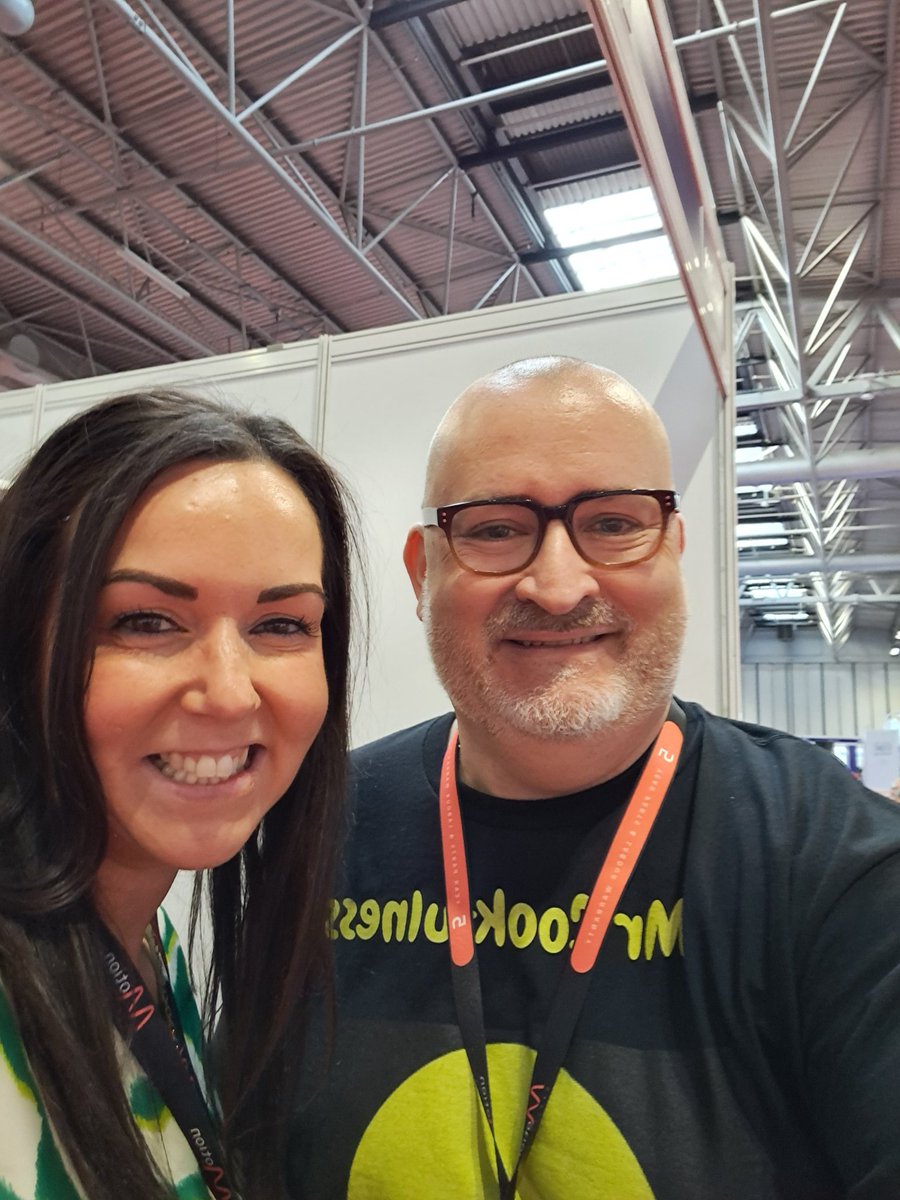 Me &amp; the truly wonderful editor of <a href="/PosAbilityMag/">PosAbility Magazine</a> Ros Tulloch here <a href="/NaidexShow/">Naidex</a> !!!
I'm very lucky to write for this brilliant magazine, along with the other incredible writers. A fab team I'm really proud to be a part of 👨‍🍳