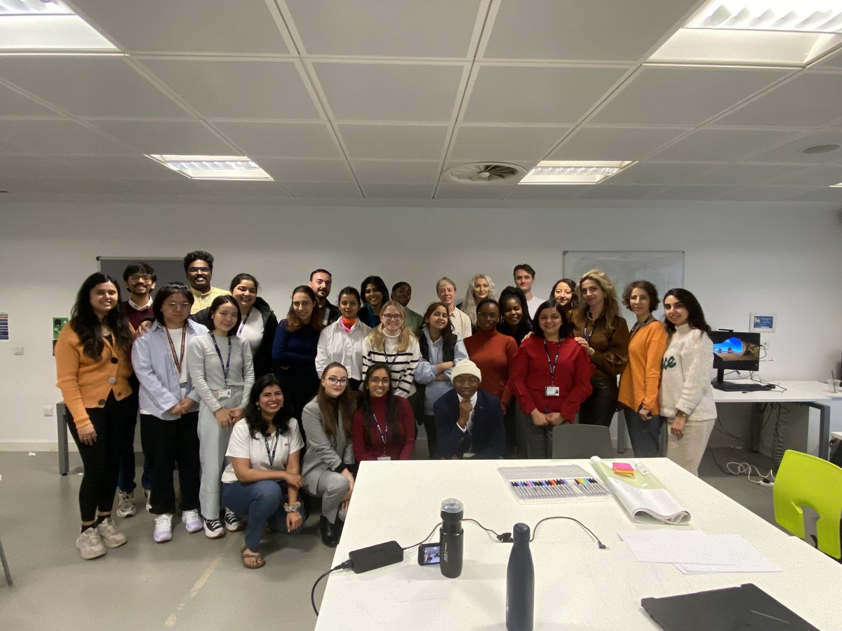 bcu_MADM's tweet photo. Thanks to @LvanKrieken  SarahRussell and CharlesKennedy for their amazing session on ‘design in Government’ today. @otherJaneFallon you were missed. #servicedesign #userresearch #userexperience #PublicSector #designingovernment https://t.co/pUZp89lJlO