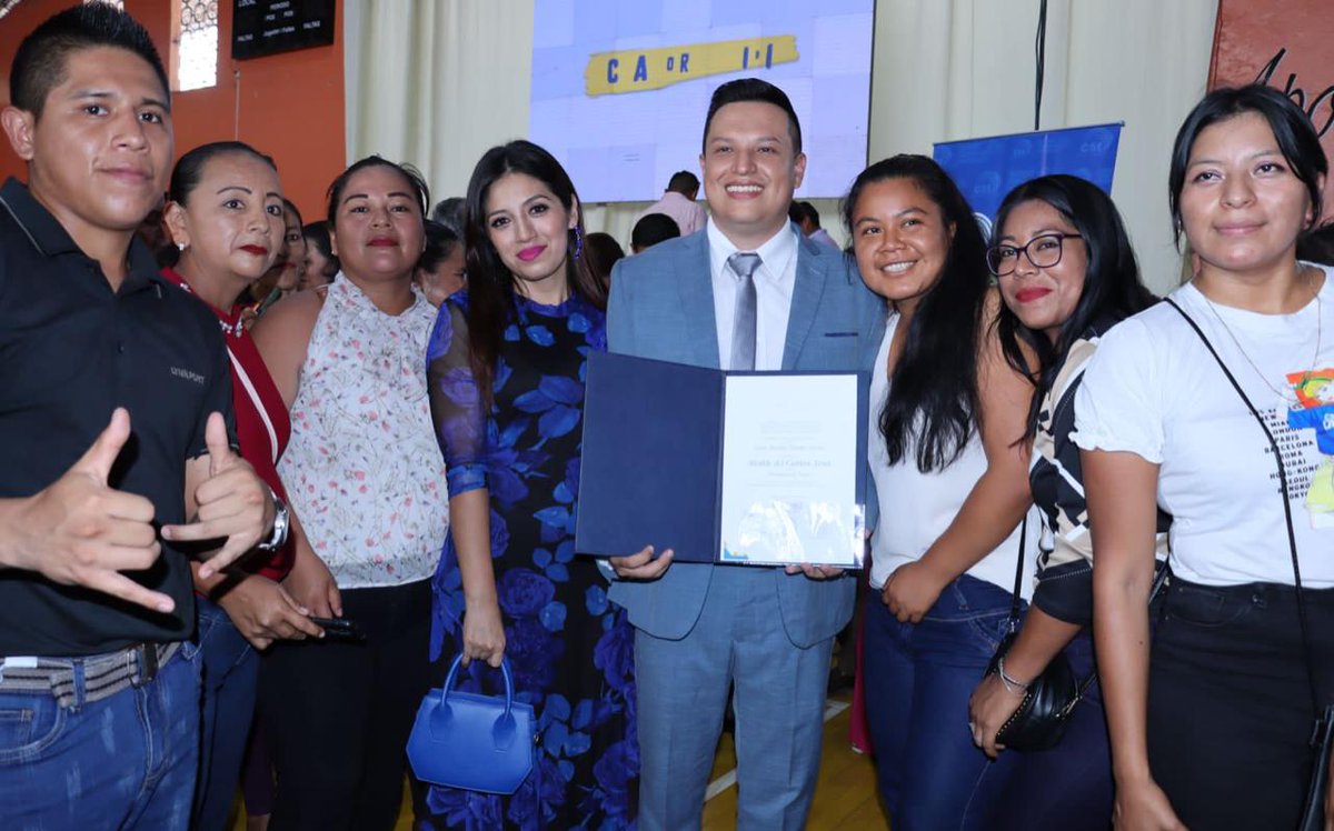 He recibido la credencial que avala el sentimiento y la voluntad de mi pueblo para ser vuestro #alcalde.

Lo recibido con humildad y compromiso, con fuerza y coraje pero sobre todo con la bendición de Dios. 

Ánimo #Tena unidos vamos a gobernar. 

#JimmyAlcalde