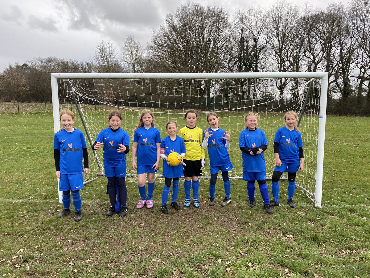 WroxhamSport's tweet photo. Our close friends from Little Heath made the short trip across Potters Bar for some football fun this afternoon. Both teams showed wonderful passing football which led to some cracking goals. Well done teams!! @WroxhamSchool @Aubreymiro https://t.co/vhQ61q6swc