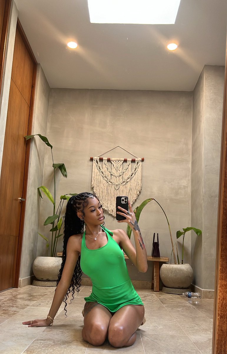 gottalovegracee's tweet photo. In luv with the green 💚 https://t.co/grgrLCd9hb