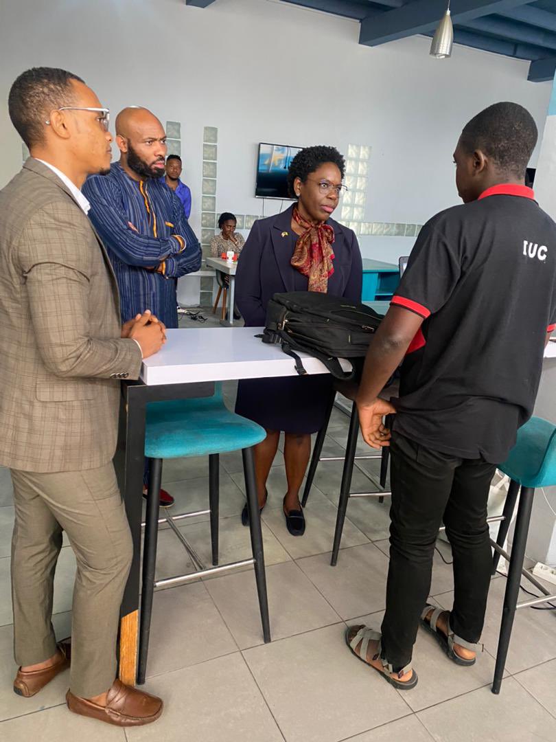 We are honored to have received today at ActivSpaces the High Commissioner of Canada🇨🇦 in Cameroon 🇨🇲😊 <a href="/CanadaCameroon/">Canada in Cameroon</a> 
Her Excellency <a href="/Lorraine_Canada/">Lorraine Anderson 🇨🇦</a> 
She met with the team and some of our startups <a href="/mynkwa/">Nkwa</a> <a href="/Koree/">Koree Smith</a> @cyberzone72 @comparoshop_cm