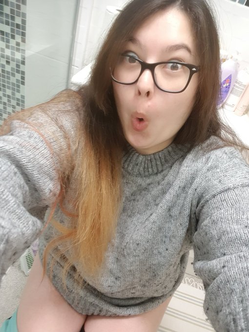 Just leaving this here.. 🤭 https://t.co/sN7B56nnvU<a href="/tag/selfie"class="tags"><span>#selfie</span></a><a href="/tag/firstpost"class="tags"><span>#firstpost</span></a><a href="/tag/newtotwitter"class="tags"><span>#newtotwitter</span></a>