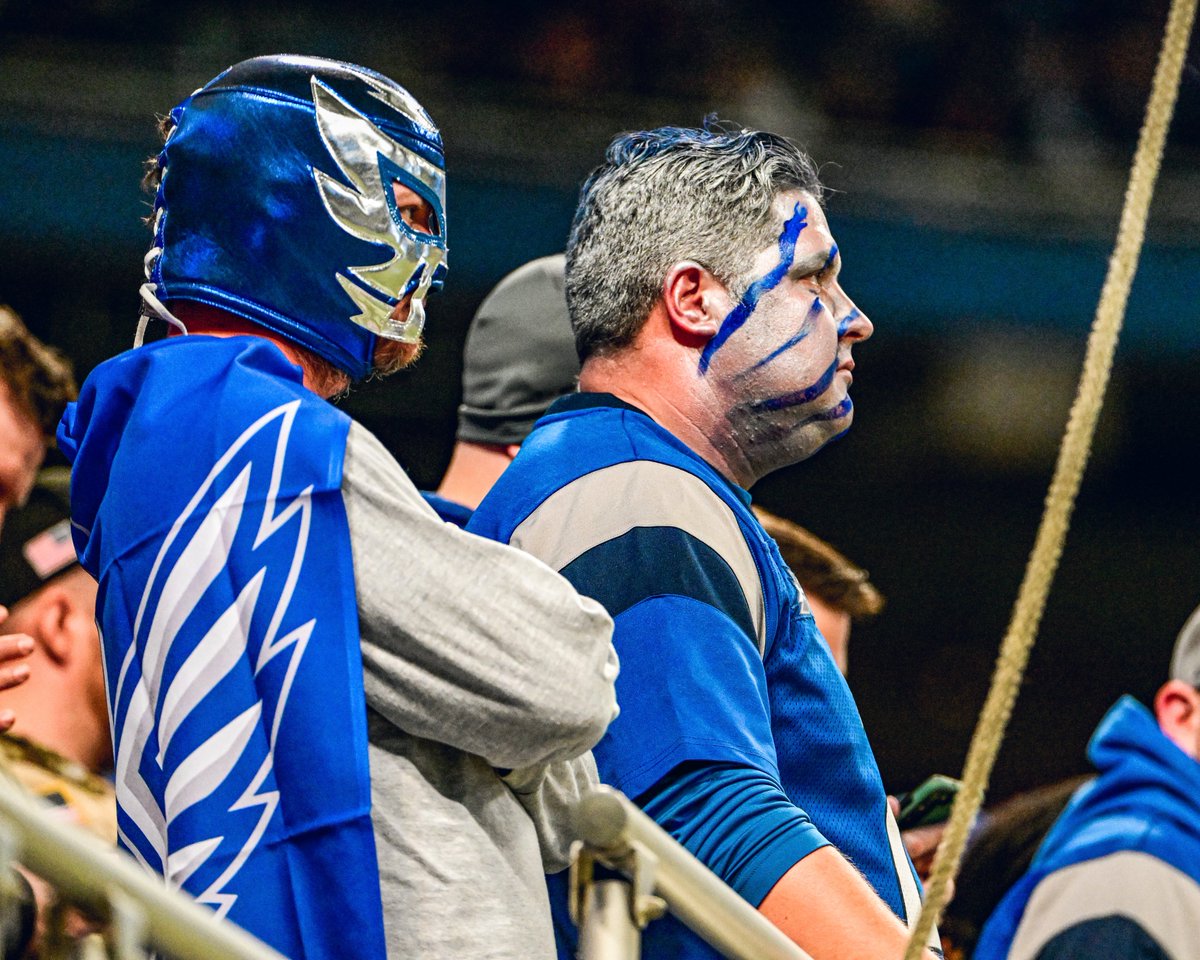 BattlehawksUFL's tweet photo. Locked in &amp; ready for battle.

(special shout-out to the wife who had to purchase all new pillowcases after her mans came home covered in silver &amp; blue hairspray)

11/10 https://t.co/ItFwHOJPsz