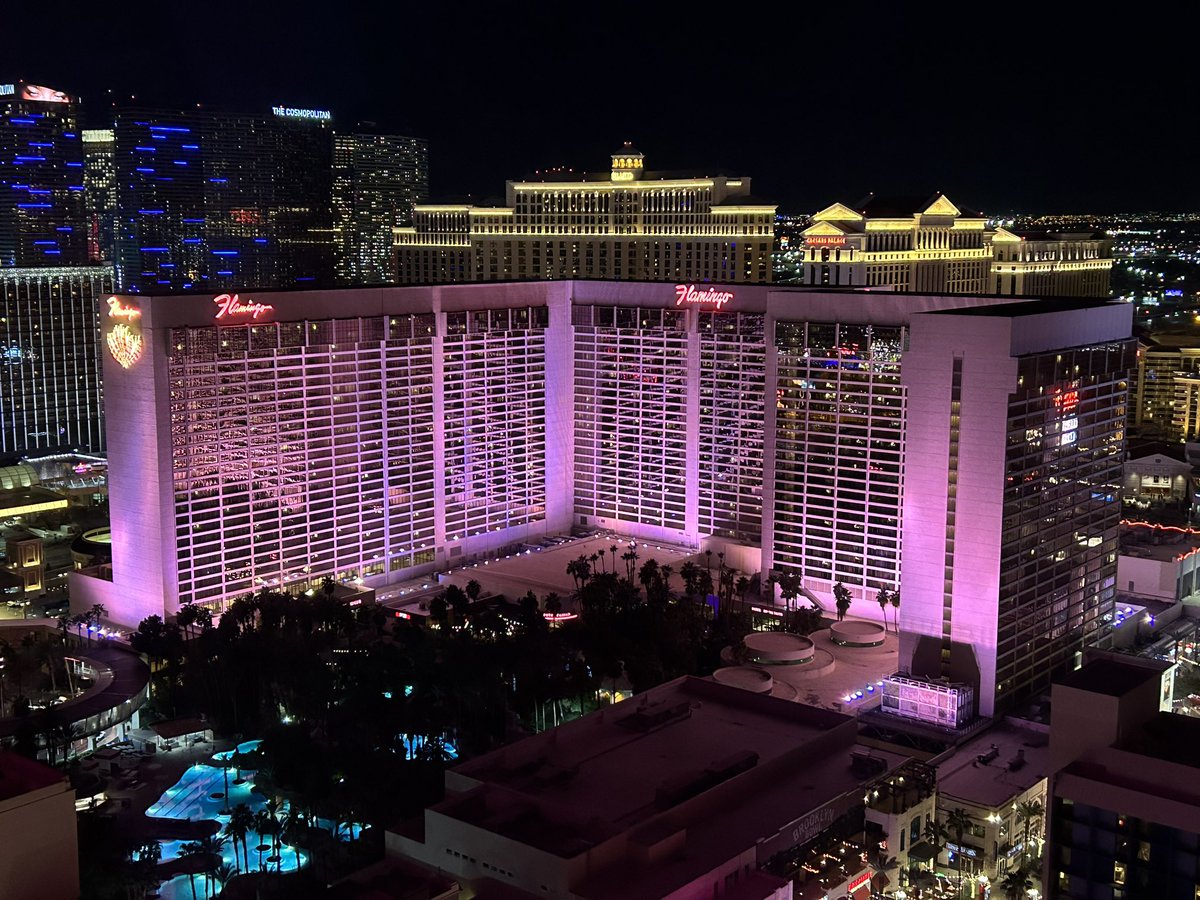 Vegas_Legacy_'s tweet photo. View from the High Roller at the Linq Promenade. #LasVegas #LinqPromenade #Highroller https://t.co/AmVs8W3Tpu