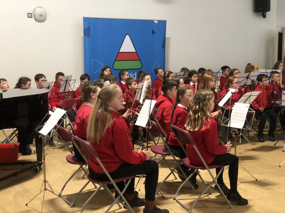 Ysgol Castell Nedd tweet media