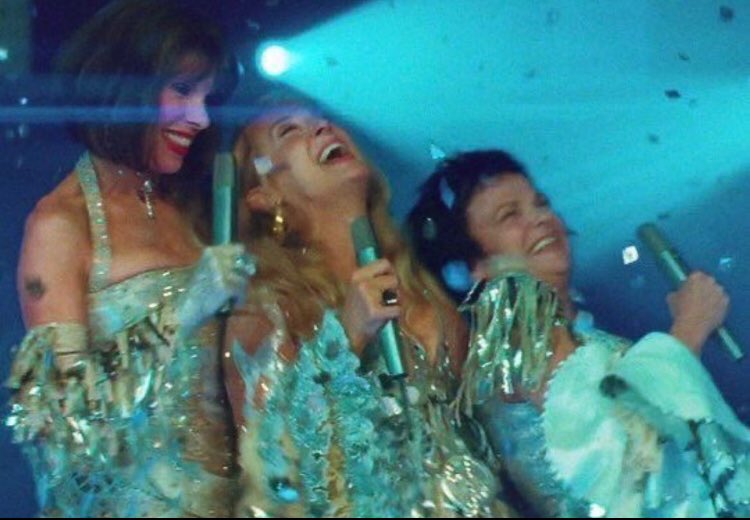 luuciatombillaa's tweet image. mamma mia es el mejor musical y no acepto discusión