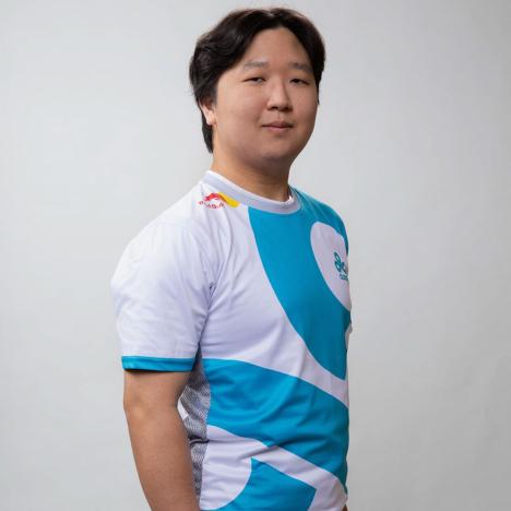EMENESlol's tweet photo. "Why lose when you could win a Cloud9 2023 Pro Jersey and 7200 RP? 🤔

1⃣ Follow me and @C9LoL
2⃣ Retweet this post
3⃣ Tag 2 friends

Winner announced next week!" https://t.co/MENKYyNk0P