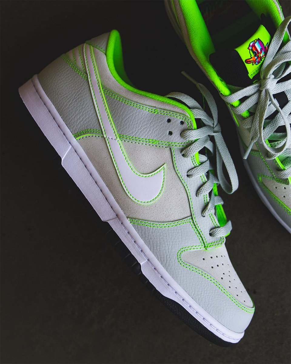SneakerNews's tweet photo. The @goducks reveal another Nike Dunk Low "Oregon" 🦆 https://t.co/edpE0QzaPl