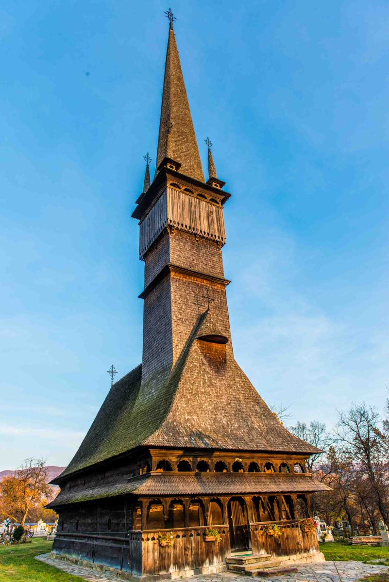 ゴシックみのある高さと素朴な美しさが良い

（画像はルーマニア・マラムレシュ県のプロピシュにある聖大天使教会🇷🇴） 