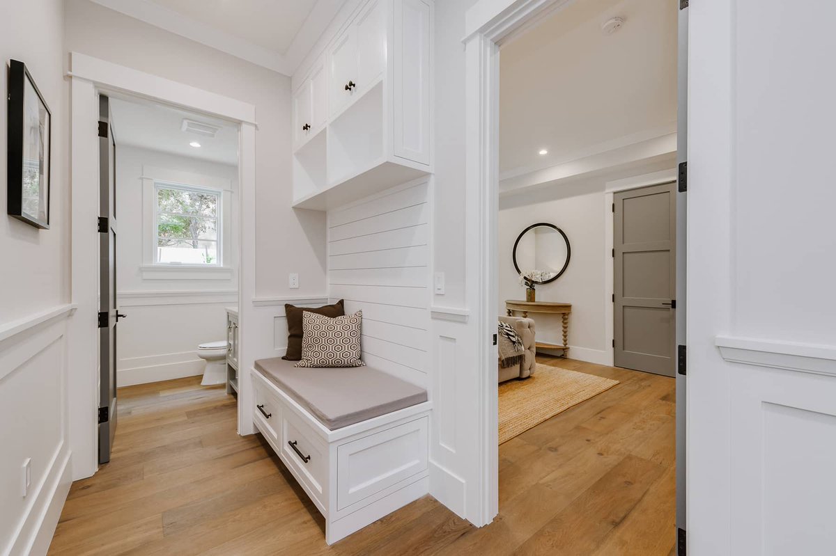 marcorufo's tweet image. Mudrooms aren't always a necessity here in california because our weather is always so nice but after this winter season, you might want to consider a home that has one!

#realestate #customhome #mudroom #interiordesign