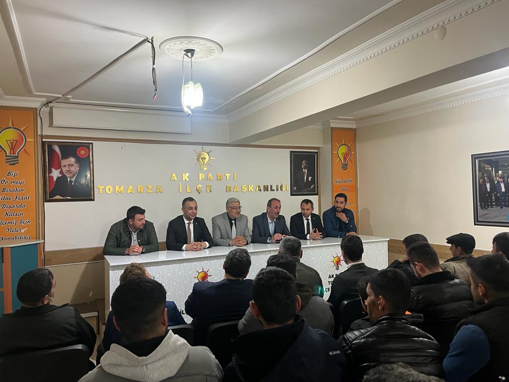 mtevfikkurtuncu's tweet photo. Tomarza teşkilat ziyaretimizde İlçe Başkanımız Sn. Erhan Şahin, Belediye Başkanımız Sn. Davut Şahin ve Teşkilat mensuplarımızla bir araya geldik. Samimi sohbetlerinden ve desteklerinden dolayı teşekkür ederim. https://t.co/RJuGNsmTiW
