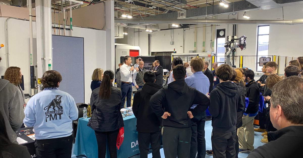 CCATInc's tweet image. #workforceofthefuture meets #CTManufacturing Students, job seekers, employers, educators, parents &amp;amp; community partners packed the house last week for 2nd Annual Career Expo. Lots of positive feedback, incl. #internship &amp;amp; #job offers! #career #MadeinCT #manufacturing #technology