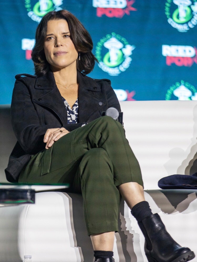 HorrorQueenNeve's tweet image. Neve Campbell 💙🖤💙#horrorlegend