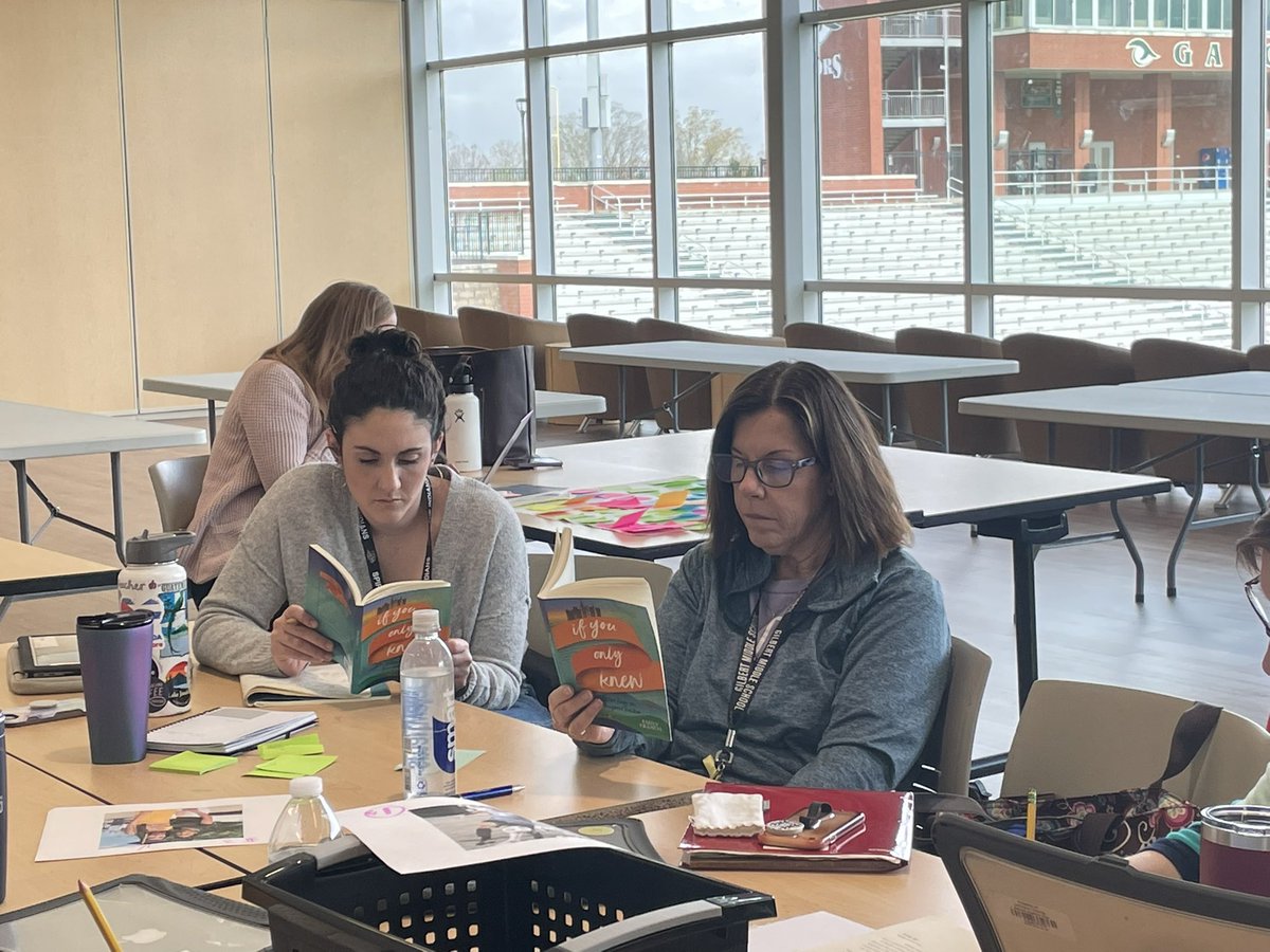 emilyfranESL's tweet photo. LOVED spending time with @LexingtonOne ML teachers today 🤩
Each tcher received a copy of my book #IfUonlyKnewBook &amp; we did some heavy work around storytelling, student profiles, monologues, &amp; action steps to better serve our MLS @Seidlitz_Ed @SC_MLE @CarolinaTesol https://t.co/prhMZ55s3v