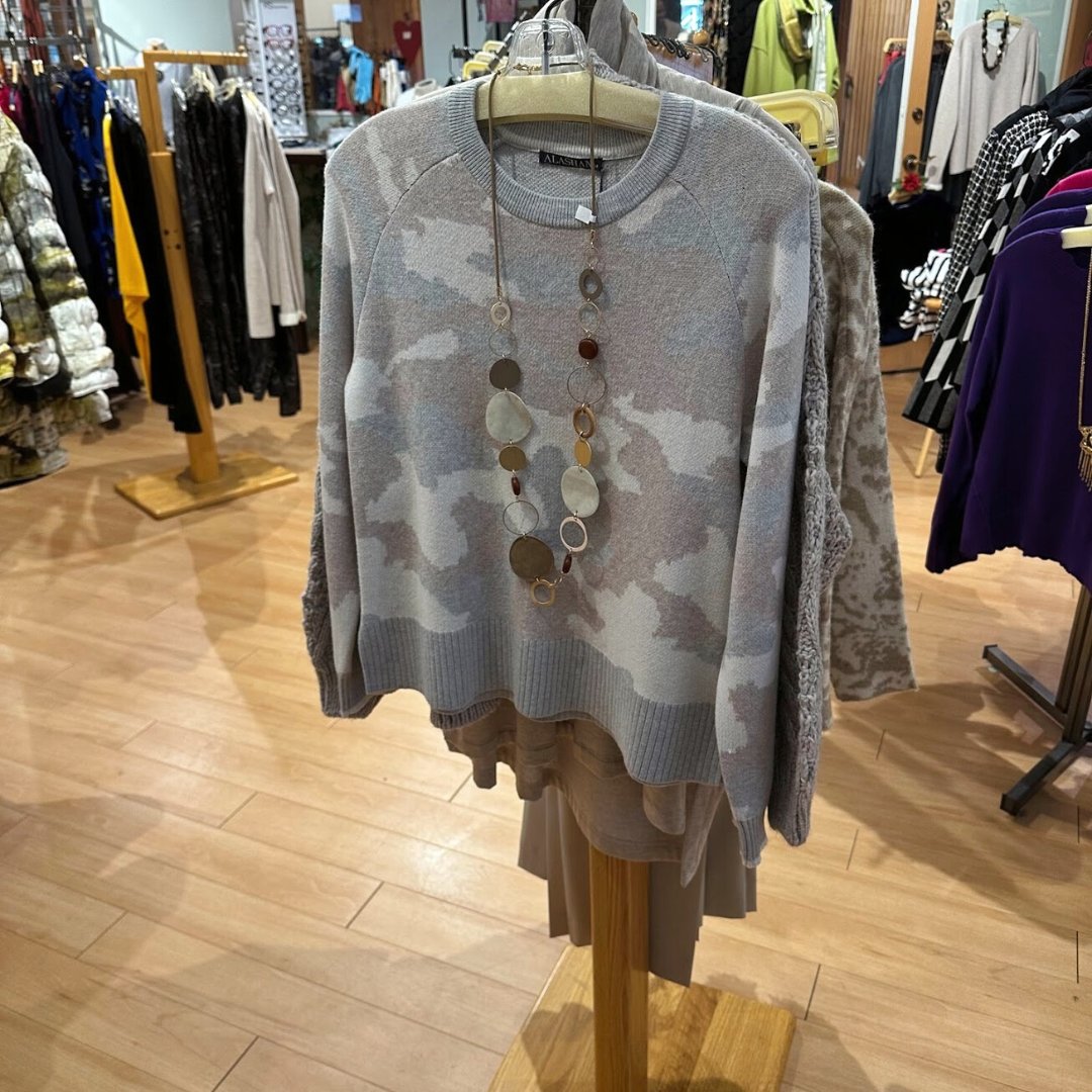 EastTowneSquare's tweet photo. Lorain's For Her is filled with all your fashion needs - stop in and update your look! https://t.co/nYrein4ZLp