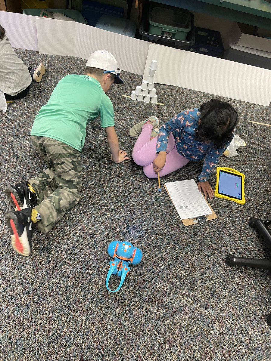 MillRunLCPS's tweet image. @sialberts1 4th graders practice adding like and unlike fractions with @WonderWorkshop Dash robot. #iteachmath #CSforLCPS @MrsVP_IFT