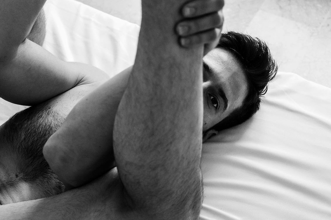 Ja queda res perque comenci el festival Mirades! 🔥🔥🔥

<a href="/georchramos/">George Ramos</a> ens presenta “Los irreprimibles” projecte documental sobre el deixar enrere la culpa o vergonya per la propia orientació sexual. 

Al centre cultural de la Mercé (Girona) 🙋🏼‍♂️💙💐