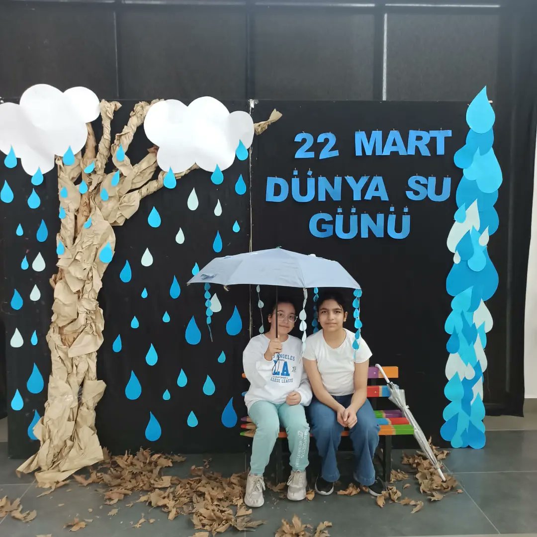 UOCalli's tweet photo. Dünya'daki su kıtlığının önüne geçebilmek,sağlıklı yaşam kalitesini artırmak ,su kirliliğini azaltmak ve bilinçli su tüketimini sağlamak için her yıl 22 Mart Dünya Su Günü gününde çeşitli etkinliklerle farkındalık yaratmaya devam ediyoruz.💦💧💧#UğurluOlmak https://t.co/q0tPIWZkdX