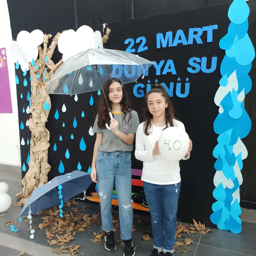 UOCalli's tweet photo. Dünya'daki su kıtlığının önüne geçebilmek,sağlıklı yaşam kalitesini artırmak ,su kirliliğini azaltmak ve bilinçli su tüketimini sağlamak için her yıl 22 Mart Dünya Su Günü gününde çeşitli etkinliklerle farkındalık yaratmaya devam ediyoruz.💦💧💧#UğurluOlmak https://t.co/q0tPIWZkdX