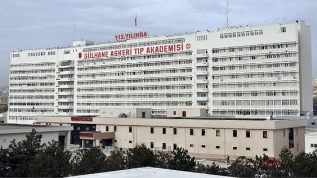 SONUNA  KADAR OKUYUN BAKIN  KARŞIMIZA  KİM  ÇIKIYOR !!!

KEŞKE OLAY BAŞ ÖRTÜSÜ OLSAYDI. 

ORDUNUN ŞAH DAMARI GATA NEDEN SİVİLLEŞTİRİLDİ !

GATA Gülhane Askeri Tıp Akademisi