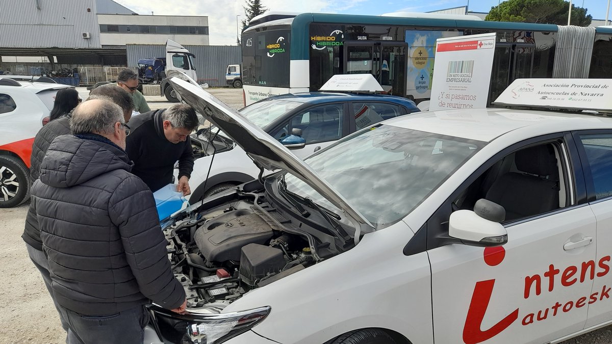 CruzRojaNavarra's tweet photo. #APANA, Asociación Provincial de Autoescuelas de Navarra ha colaborado con el #PlanEmpleoCruzRoja con una sesión sobre ‘Conducción eficiente y mantenimiento de vehículo’ al curso "Conducción de transporte adaptado" del proyecto ‘Itinerarios que suman’.
#RetoSocialEmpresarial https://t.co/E1BgV4EF4y