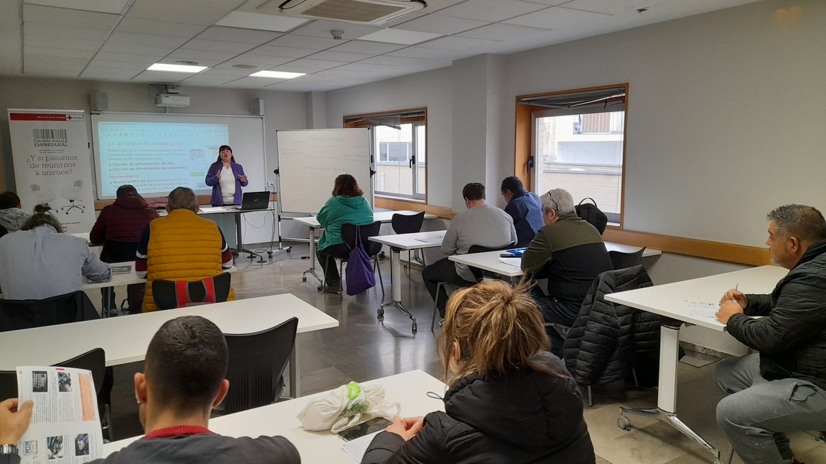 CruzRojaNavarra's tweet photo. #APANA, Asociación Provincial de Autoescuelas de Navarra ha colaborado con el #PlanEmpleoCruzRoja con una sesión sobre ‘Conducción eficiente y mantenimiento de vehículo’ al curso "Conducción de transporte adaptado" del proyecto ‘Itinerarios que suman’.
#RetoSocialEmpresarial https://t.co/E1BgV4EF4y