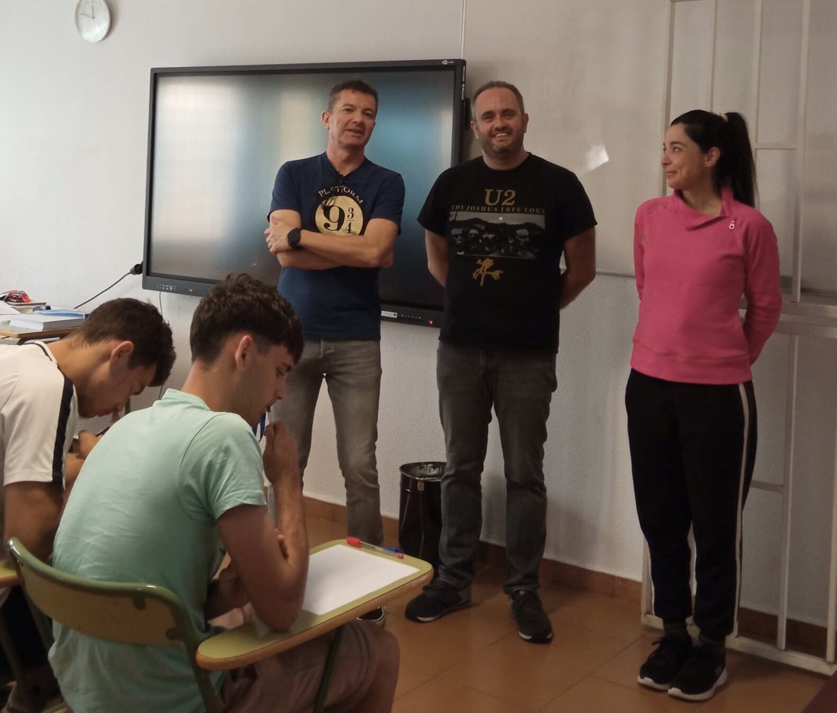 iesbparmas's tweet photo. Una fantástica manera de demostrar el gusto por la escritura y la lectura.
👏🏼👏🏼👏🏼¡Mucha suerte a los participantes!
✅ Actividad enmarcada dentro del Eje de Comunicación Lingüística, Bibliotecas y Radios Escolares de la Red CANARIA-InnovAS #PIDAS @EducacionCan https://t.co/BJrnzsHKUo