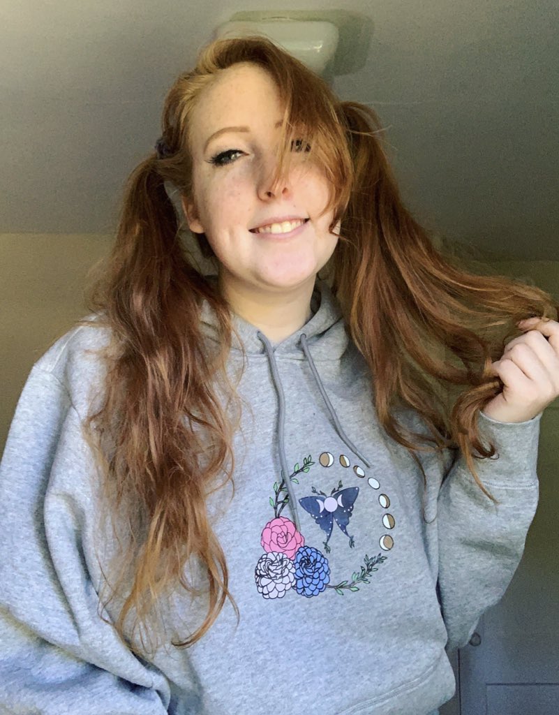 artbyjacstudio's tweet photo. Lunar Phases hoodie - available in Grey &amp; Black. Soft inner lining, with a mini pocket inside the front pocket for your crystals/keys/cash/etc

Was 39.50, available today for 30. 

Black Stock: 2 smalls, 1 medium, many large, many xl
Grey Stock: 2 smalls, many large, 2xl https://t.co/BuzzkWrejm