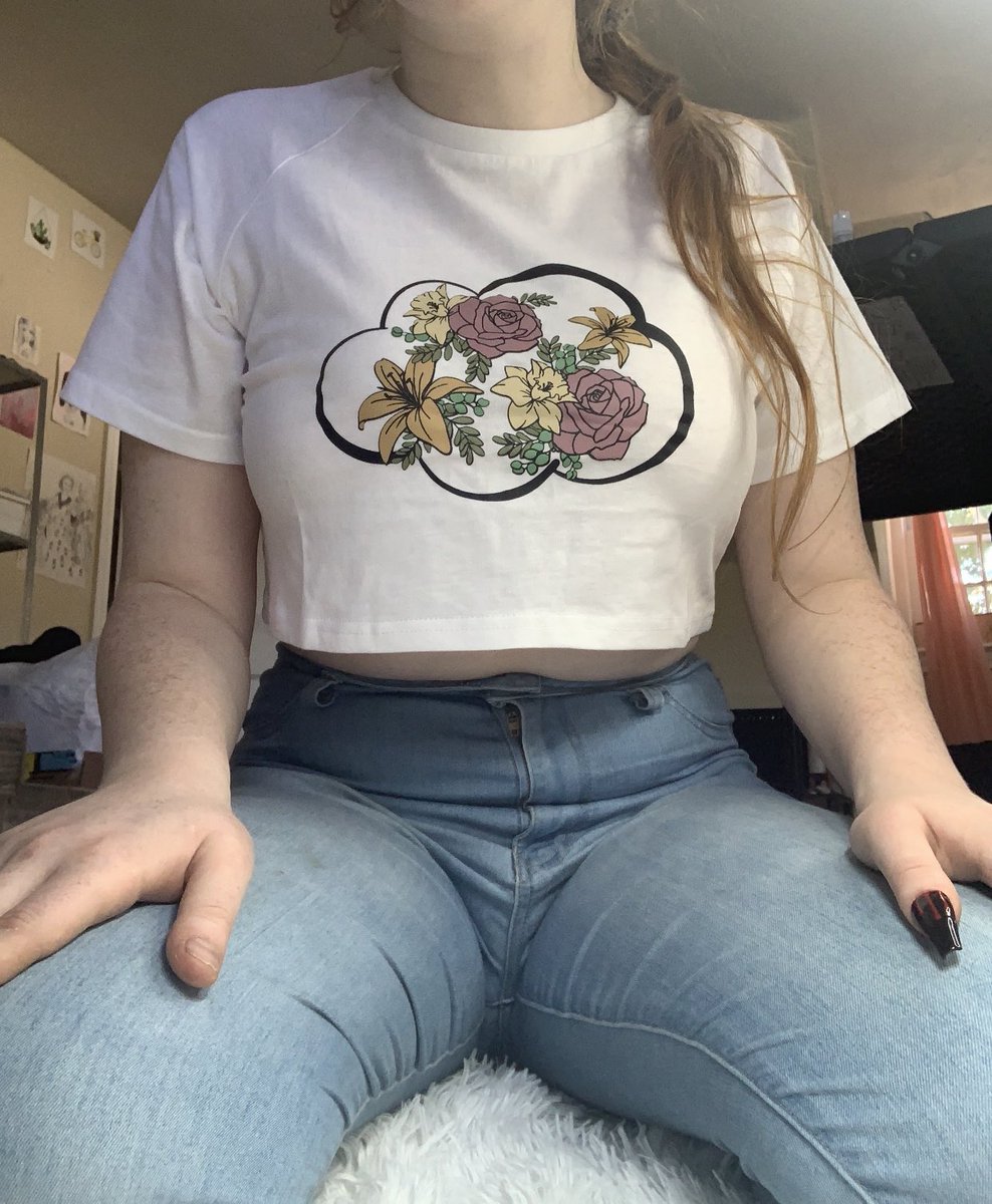 artbyjacstudio's tweet photo. Flora Skies Mini Crop - available in Grey and White

Was 30, available today for 22

Sizes S-2XL available in both colors https://t.co/ro118PXOtT
