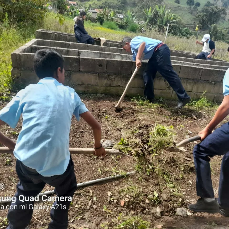 22marz//#TachiraMunicipio #Jauregui 
#JuntosPorLaEducacionDelFururo 
Actividades Técnica Agropecuarias ETA ILDEFONSO MÉNDEZ OMAÑA LA PRADERA <a href="/_LaAvanzadora/">Yelitze Santaella</a> <a href="/Berzabethg1/">Berzabethgandicaoficial</a> <a href="/Crazet2011/">Crazet2011</a> @ZonaEducTachira @MPPEDUCACION <a href="/TecnicasTachira/">Escuelas Técnicas Táchira</a> <a href="/CRAJAUREGUI2/">CRAJAUREGUI</a> <a href="/edicionesiruela/">Siruela</a>