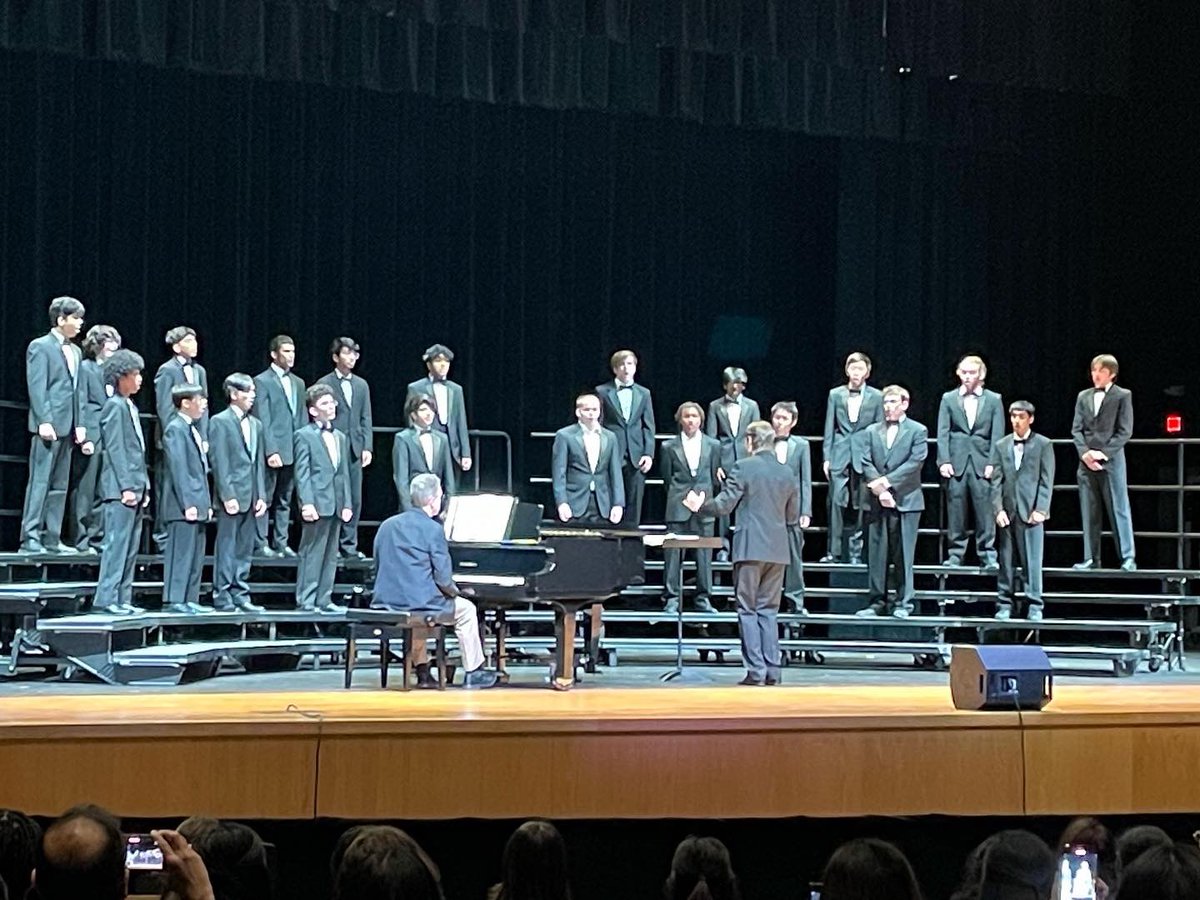 Cen10titans's tweet photo. UIL Choir Showcase #cen10titans #titannation @CHSTitanChoir https://t.co/1F4Mf5coXT