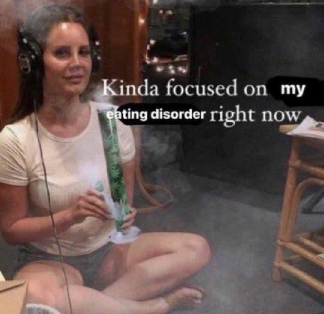 strwbrrybones's tweet image. i'm supposed to be thinking abt my future but like all i care abt rn is losing weight