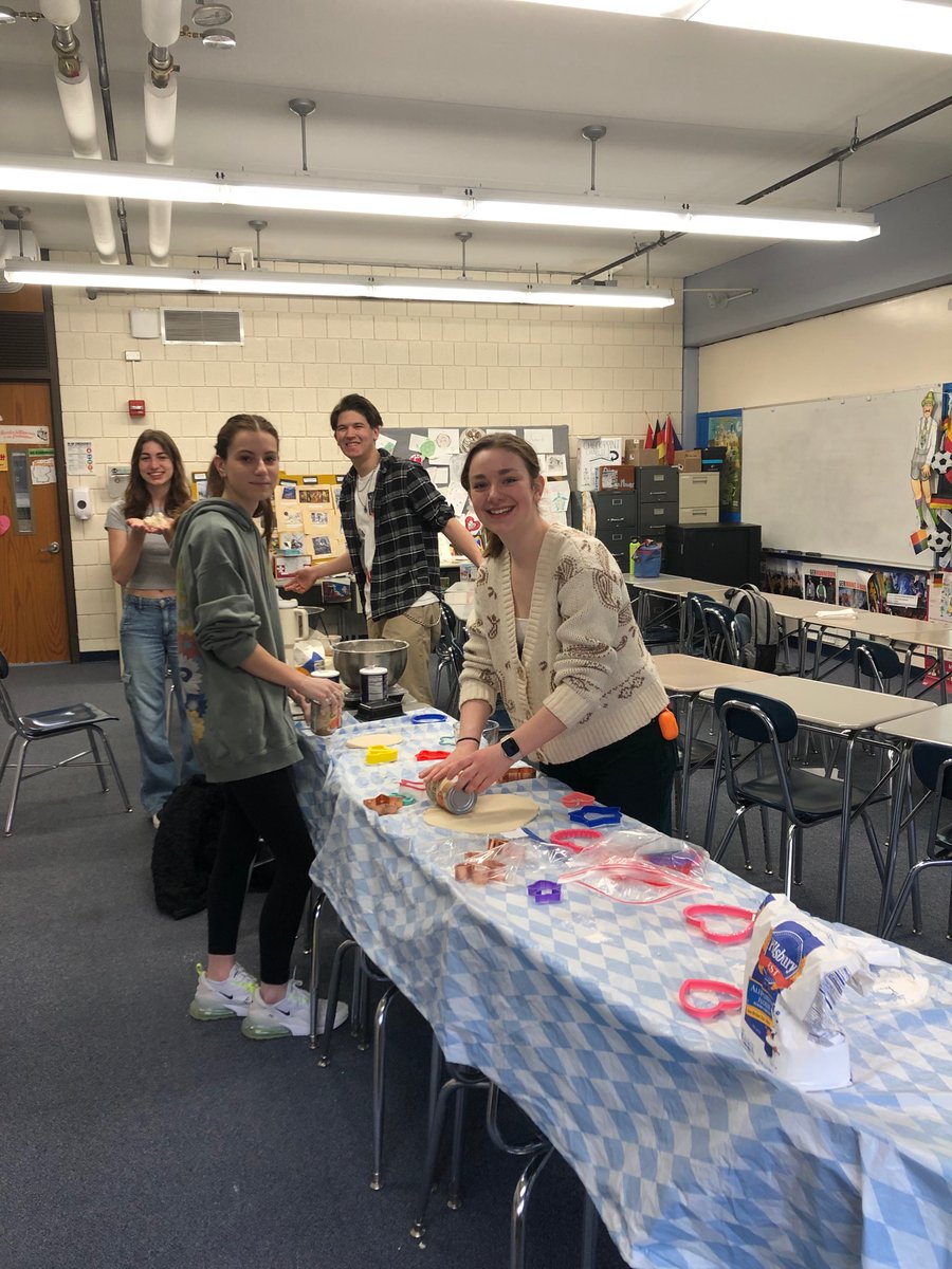 FrauHiggins's tweet photo. Preparing the salt dough for our German honor society Festival presentation on April 3rd in the Zellner gallery @wilton_warriors https://t.co/8XkIwLp5eQ