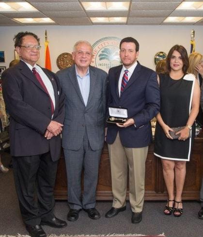 rcavada's tweet photo. Exalcalde latinoamericano en EEUU valora inclusión carrera Gestión Municipal en RD 
https://t.co/Pov85uOLn1

Don Tomás Regalado fue reconocido en su gestión como el “Alcalde latinoamericano más influyente en los Estados Unidos”, méritos acumulad... https://t.co/0wolQdtzth