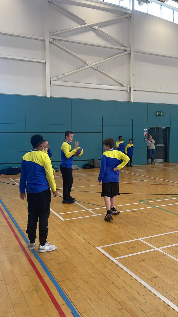 Basketball tournament for some of our P7 and P6 at Donald Dewar centre today. Great fun had by all and wow did they put their full effort in to it! Thanks Active Schools and St Ninians and St Paul’s <a href="/LangfauldsPS/">Langfaulds Primary School & LCR</a> @activeschoolsFK
