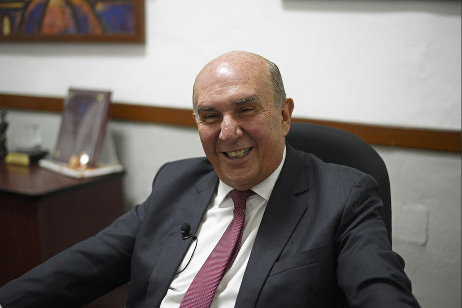 👤 SIN PARTIDO⎪Traiciones y envenenados: Mario Taracena y sus 40 años como diputado

Controversial y denunciado más de 10 veces, hasta por violencia contra la mujer.

Ningún partido lo proclamó y cumple su último período en el Congreso:

bit.ly/40cCUJp