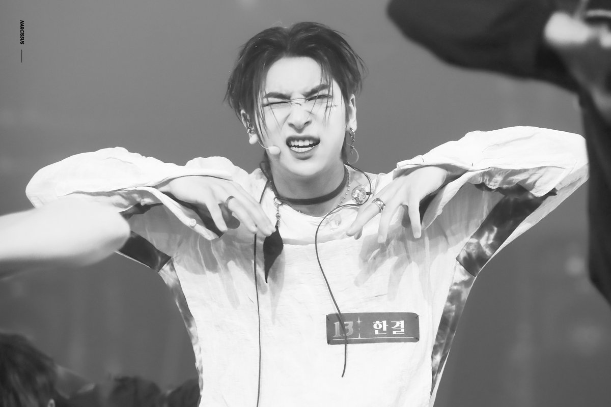 230317 #한결
시선을 훔쳐 넌 Criminal 💫