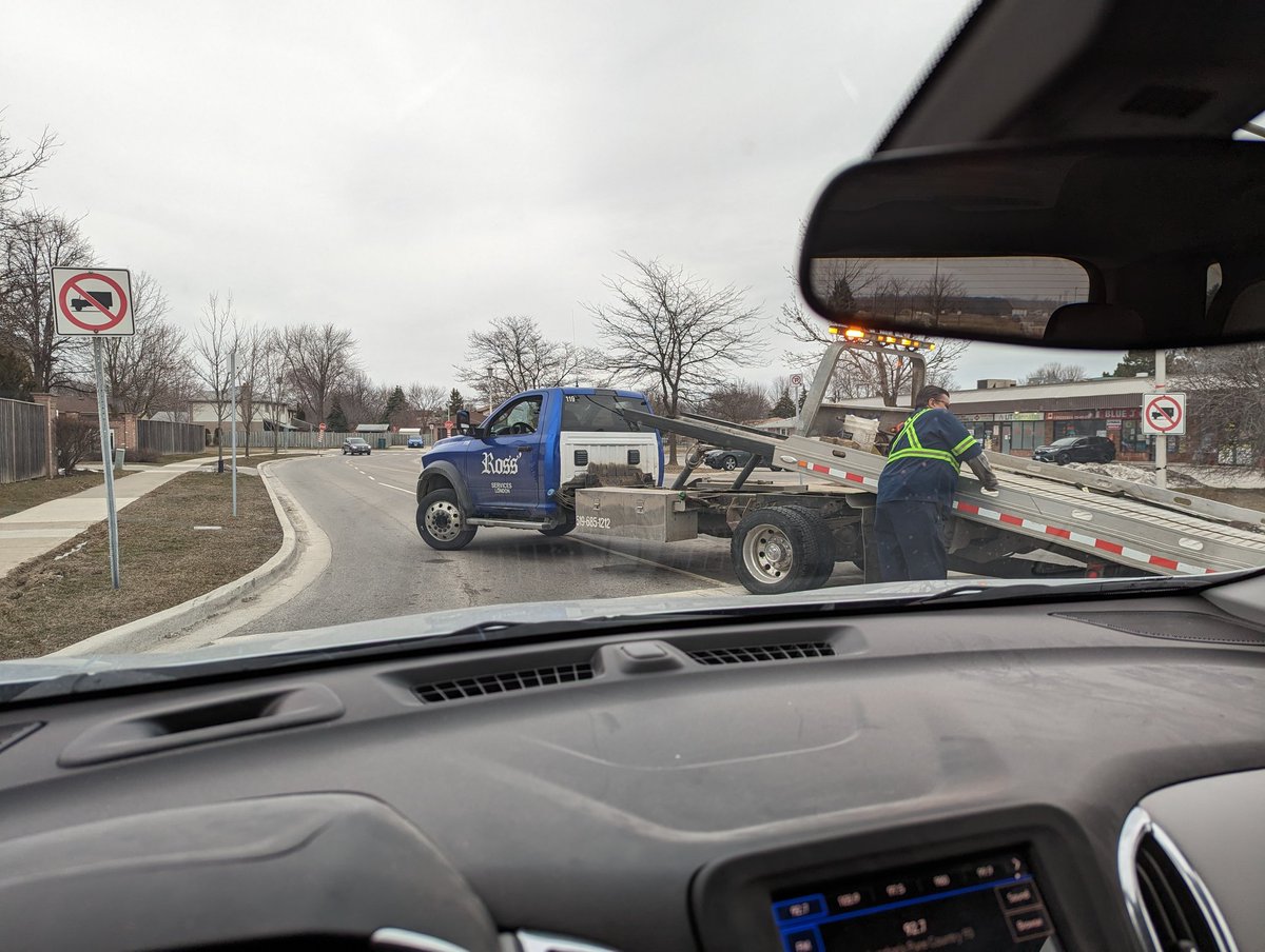 bakingcanuck's tweet photo. Special shout out to #rosstowing 
Blocked one lane of traffic so I started to turn into the other lane of traffic.  He moved his truck into that lane.  Then gives me a dirty look.  Your rep is already bad.  This doesn't help https://t.co/5GATwrN3SO