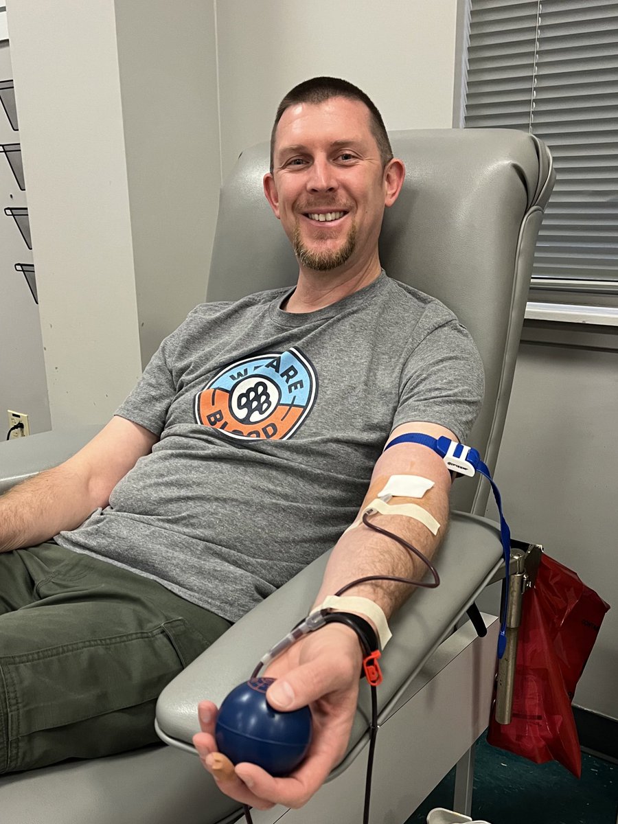 JonMotsinger's tweet photo. Celebrating my 40th birthday this week with my 40th lifetime blood donation. Thanks to @WeAreBlood @RedCross @VitalantTX and @CBBloodCenter for making it so easy to give over the years. Here’s to the next 40! #5gallondonor https://t.co/mUvgcinXmM