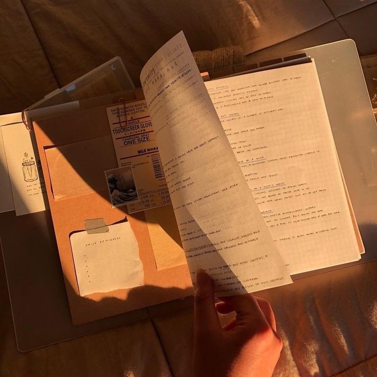 powstudy's tweet image. ⌕ #studytwt | #studytwtbr | #studyacc

- 2005, 17! 
- foco enem: 
• 🩺medicina(traumatologia)
                      or 
• 🫀enfermagem (especialização perícia criminal)

♡. skz, dorama, studio ghibli, livros, museus, músicas.