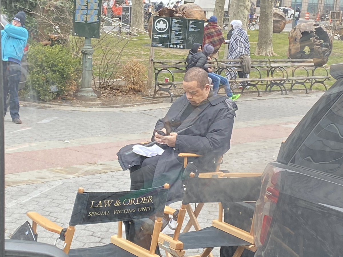KevinJFrey's tweet photo. An *only in NYC* scenario … with the press lined up outside the Manhattan DA’s office awaiting grand jury action in the Trump case, a block away, a crew is filming an episode of Law &amp; Order SVU https://t.co/VyIzsH8AUS
