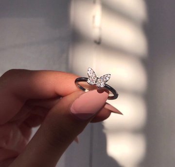 ElenRoo's tweet photo. my boyfriend got me this 💙 https://t.co/OjHiNlaoNl