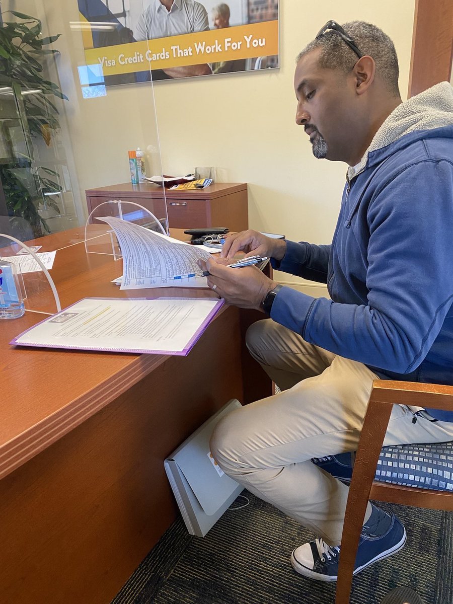 SeanforVirginia's tweet photo. So busy connecting with voters in HD-96, forgot to mention I did a thing…filed paperwork to get on the ballot…Signed, Sealed, and Delivered on Day 1! #SeanForVirginia #ChangetheNarrative #VirginiaForward https://t.co/t55FnoSHiY