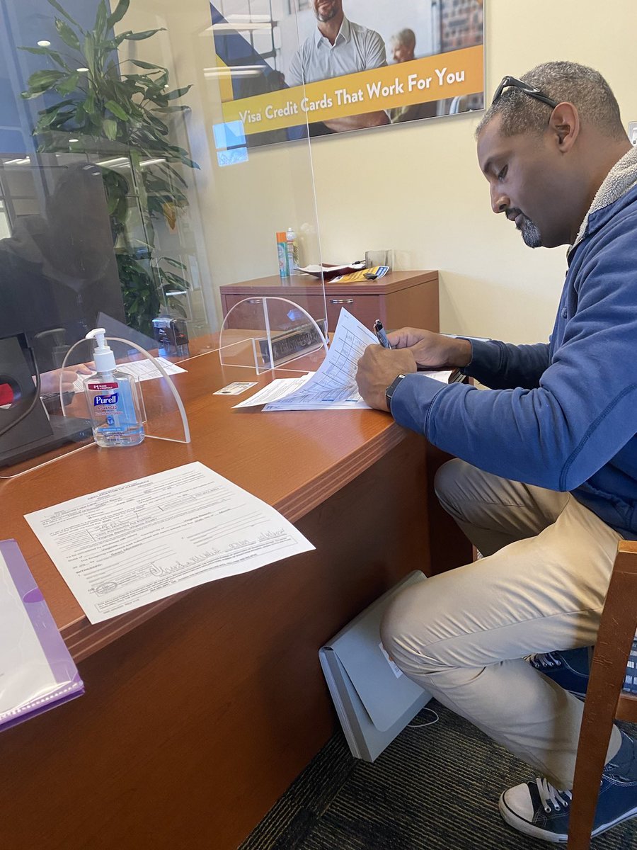 SeanforVirginia's tweet photo. So busy connecting with voters in HD-96, forgot to mention I did a thing…filed paperwork to get on the ballot…Signed, Sealed, and Delivered on Day 1! #SeanForVirginia #ChangetheNarrative #VirginiaForward https://t.co/t55FnoSHiY
