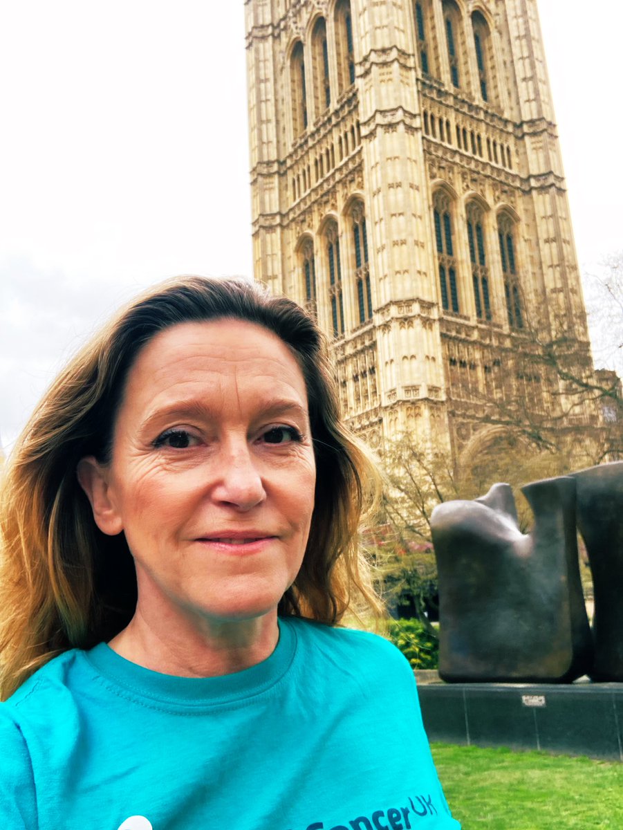 GenEdwards's tweet photo. Joining over 60 cancer charities to hand in a petition asking the Government to act on the cancer crisis now. More than 75,000 signed - thank you. Improving outcomes must be a priority. #bowelcancer #onecancervoice https://t.co/YCNOOrZcvw