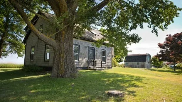 CanadaCouncil's tweet image. Cottage in rural Nova Scotia donated to writers as part of legacy: Jampolis Cottage in Avonport will be used for writers' residency programs @WritersFedofNS | @CBCNS buff.ly/3Z7a2kt