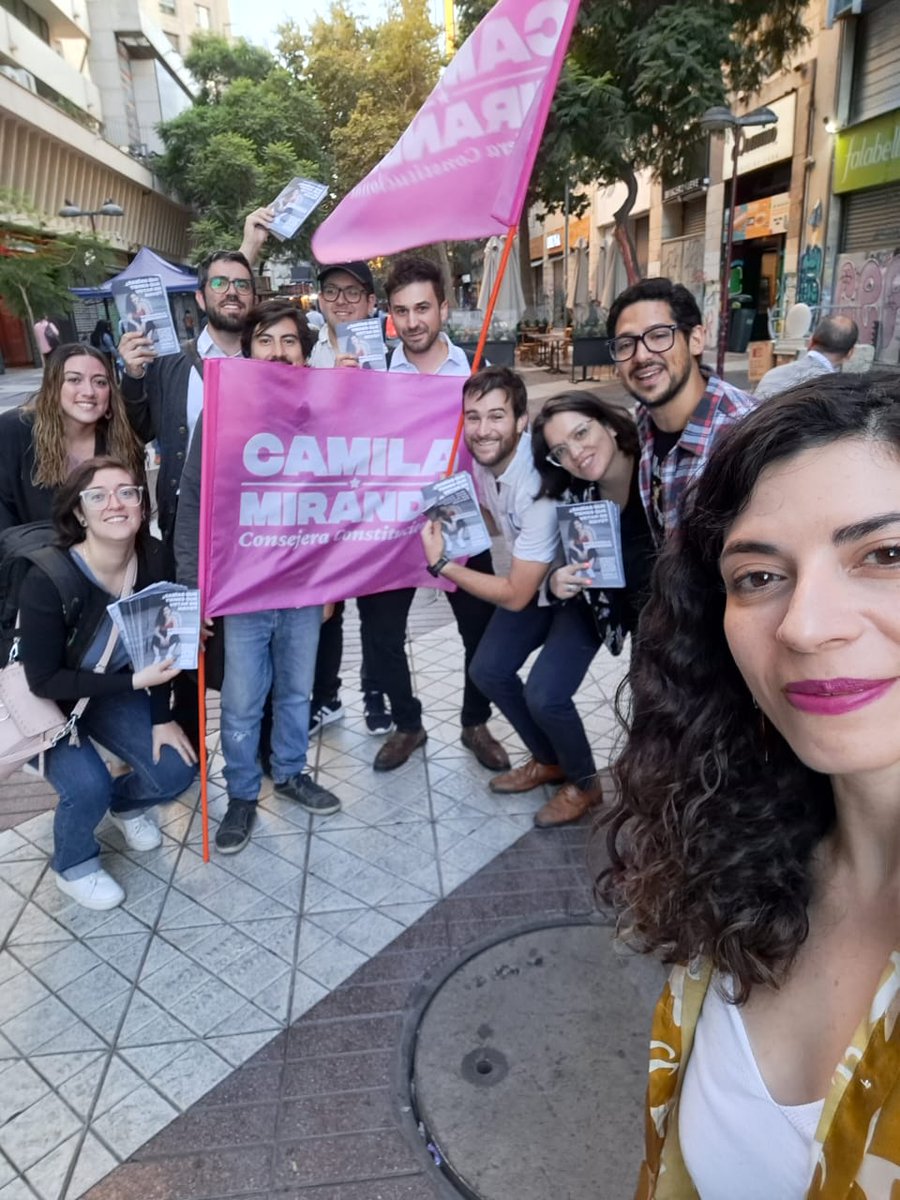 Javier_DuharteS's tweet photo. Desde tempranito hoy informando y volanteando junto a @CamilaMirandaRM en Paseo Ahumada. 
Por una Nueva Constitución que sirva para Chile y sus necesidades! 
Este 7 de Mayo, Camila Miranda al Consejo Constitucional 😊✌🏼
@ComunesCL
#UnidadParaChile #Comunes #Chile #FelizMiercoles https://t.co/y60sZUKH11