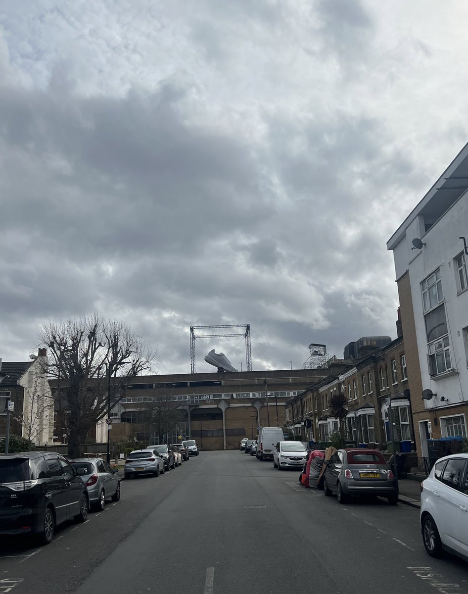 There is a very big shoe 👟 on top of @peckhamlevels @Peckhamplex 

What’s going on?